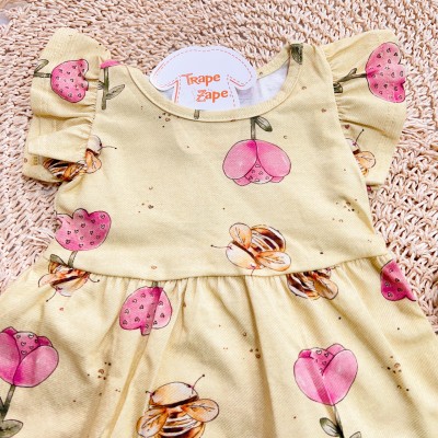  Vestido Abelhinhas no Jardim e Lacinho de Cabelo - Amarelo